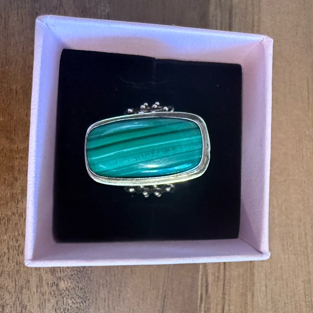 Elegant 925 Sterling Silver and Green stone Ring